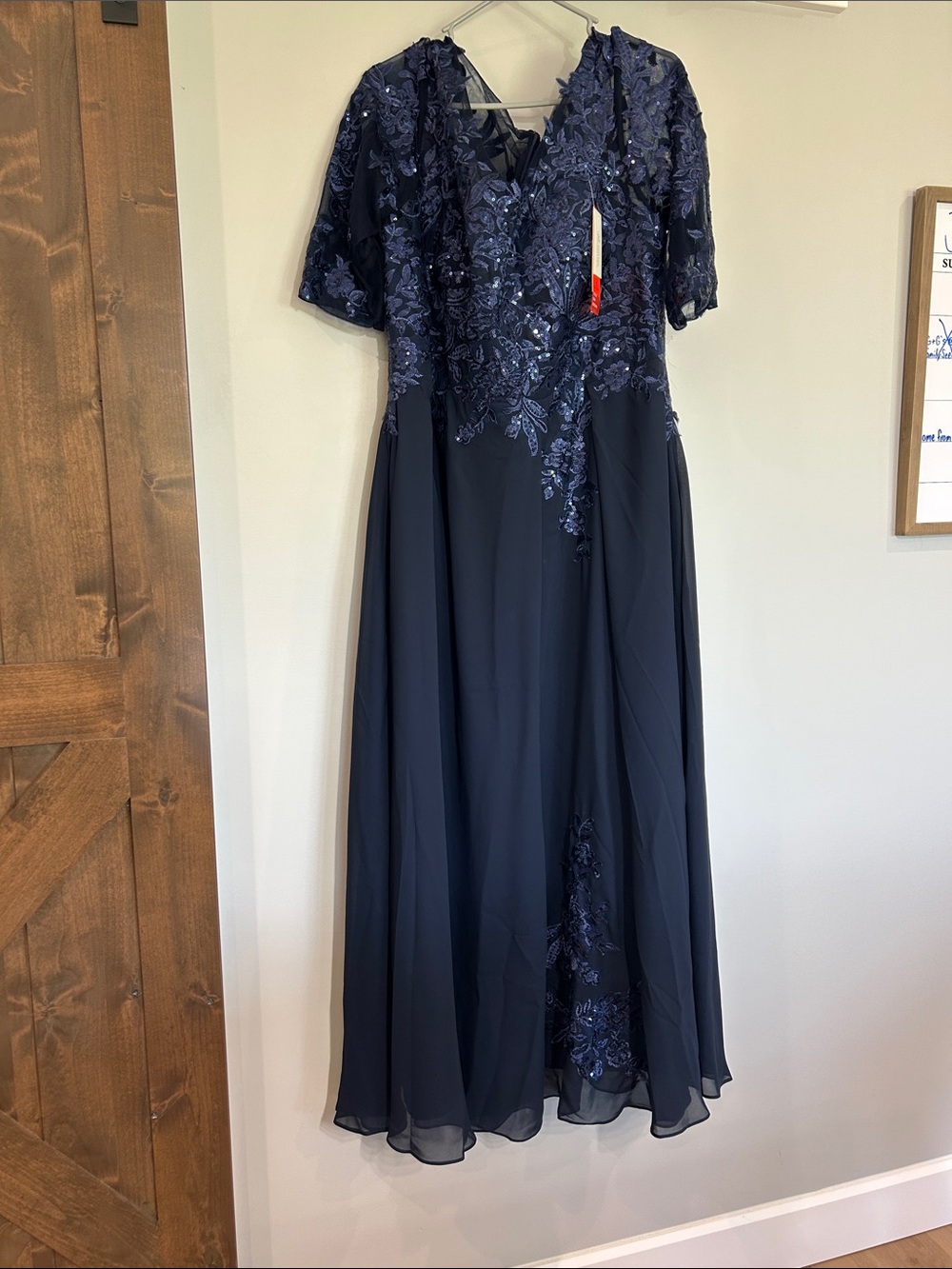 V-Neck Beaded Lace Applique 3/4 Sleeve Long Evening Formal Dress NWT